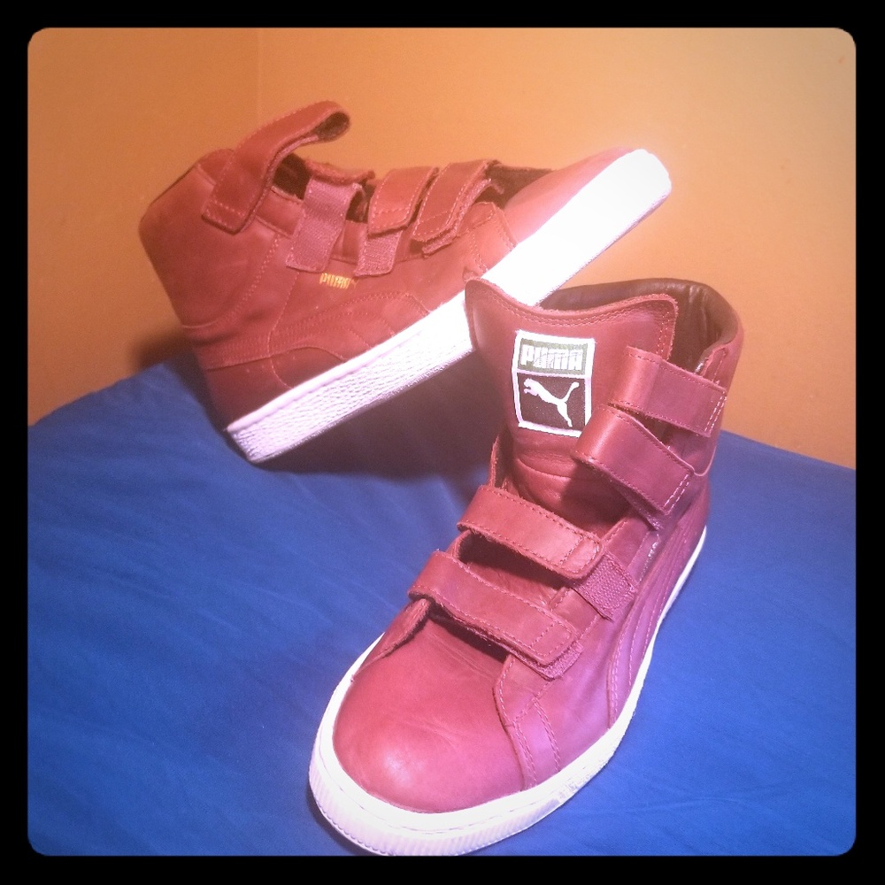 Hightop burgundy casual sneakers